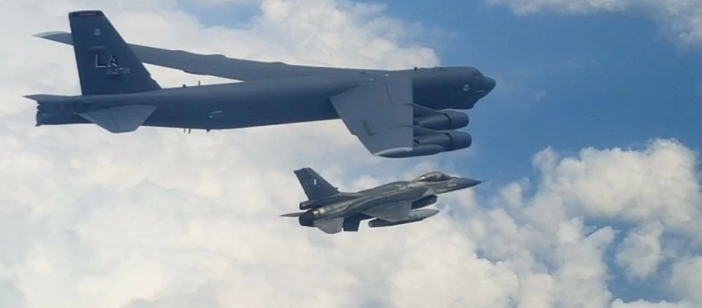 Ελληνικά F-16 συνόδευσαν αμερικανικό βομβαρδιστικό B-52 που πέταξε πάνω από την Ελλάδα